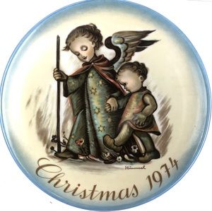 Berta Hummel Collector Series 1974 Christmas Plate
